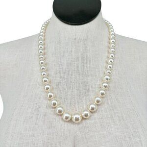 Classic Faux Pearl Necklace With Gold-Tone Clasp Graduated Size Beads